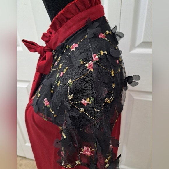 Maroon Dress With A Ruffled Neck Line & Bow Tie Size 8 - Picture 4 of 8